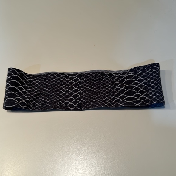 Under Armour Headband. - Picture 3 of 6